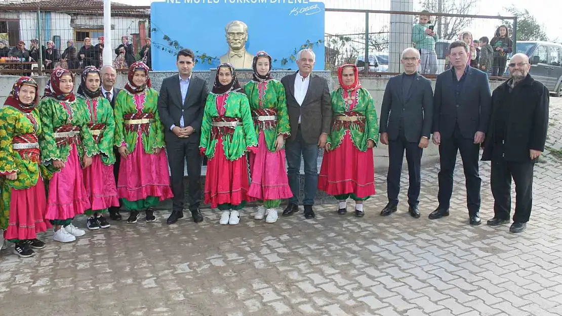 Manyas Peynirkuyu'da Atatürk büstünün açılışı yapıldı