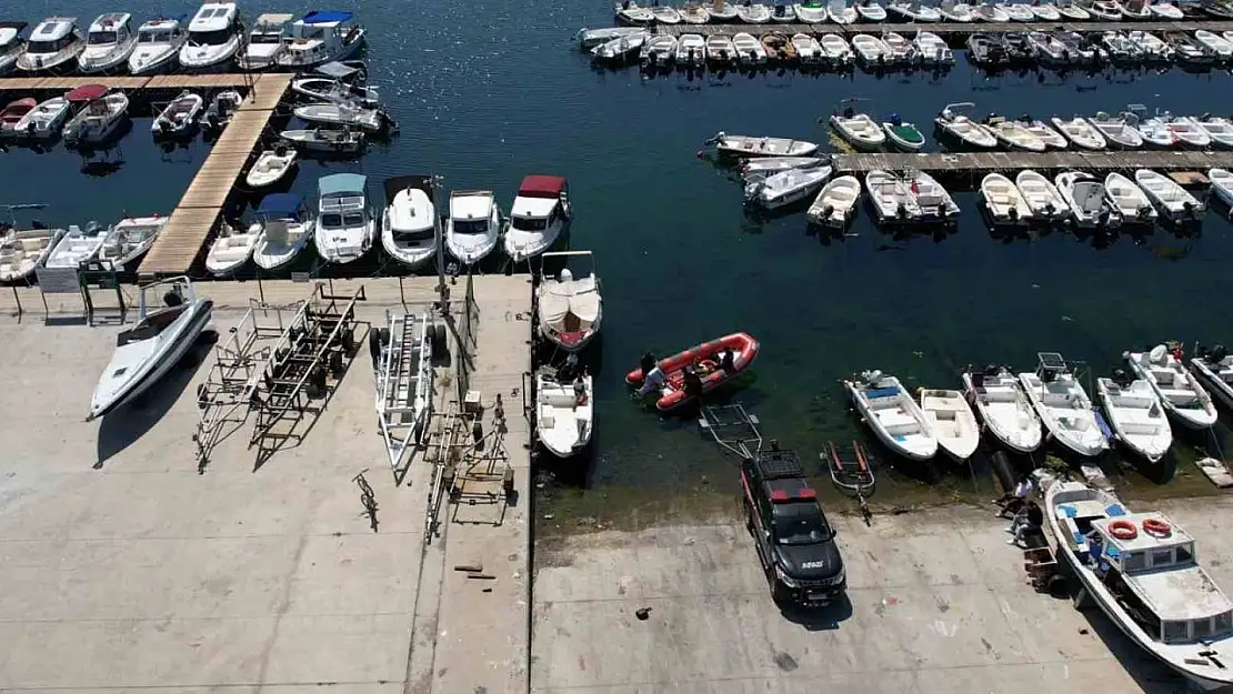 Marmara Denizi'nde kaybolan 2 tersane işçisini arama çalışmaları 42'nci saatinde