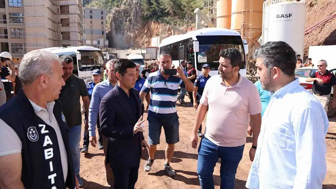 Marmaris Belediye Başkanı Ünlü, tepkilerin odağındaki Sinpaş'ın inşaatını denetledi