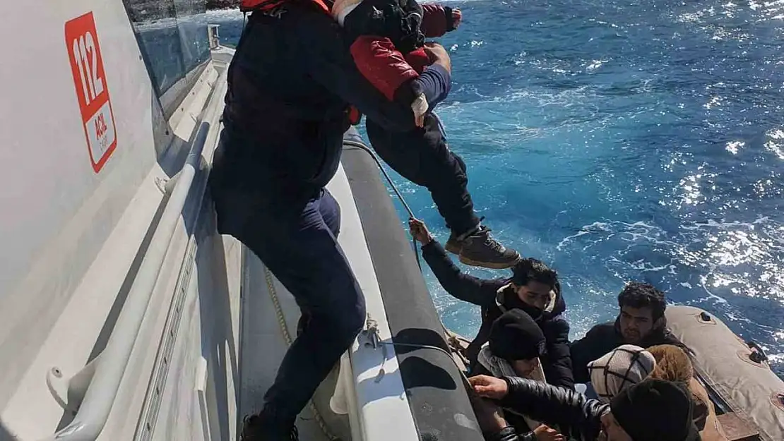 Marmaris Taşlıca'da 3'ü çocuk 13 düzensiz göçmen kurtarıldı