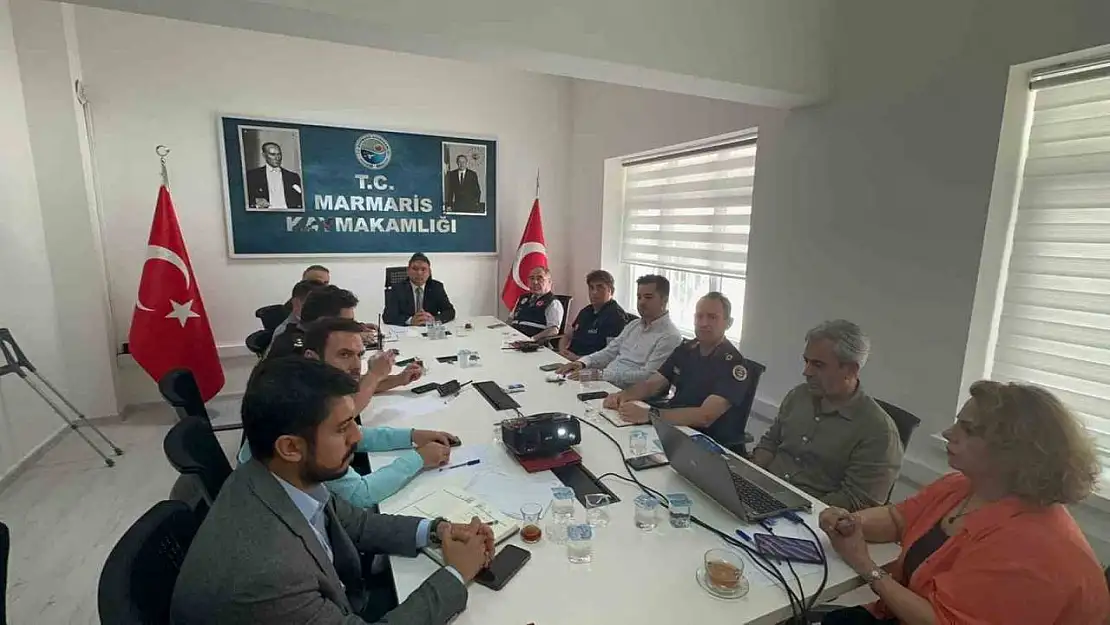 Marmaris'te deprem sonrası sahaya çıkan ekipler incelemelerini sürdürüyor