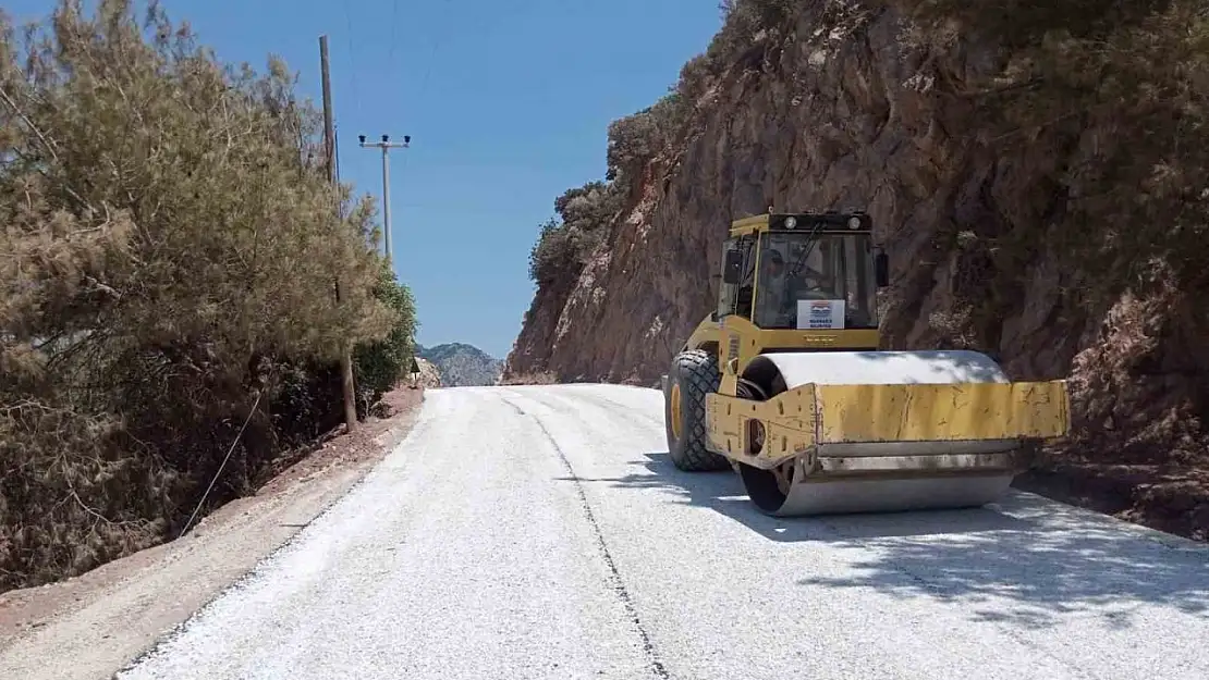 Marmaris'te dört mahallede 17 bin 584 yol yenilendi