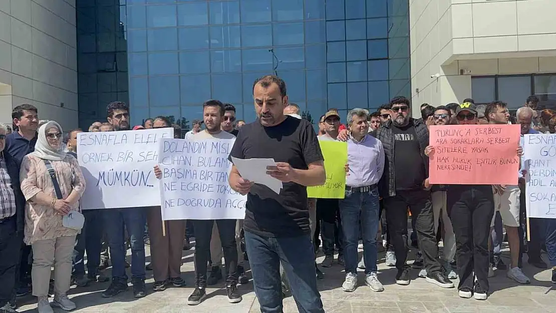 Marmaris'te esnaftan belediyeye tepki: 'Kazancımız değil, geleceğimiz gasp ediliyor'