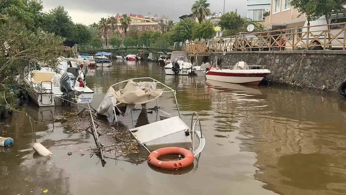 Marmaris'te metrekareye 170 kg yağış düştü, balıkçı tekneleri batmaya başladı