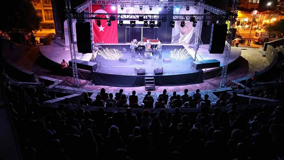 Marmaris'te müzik şöleni