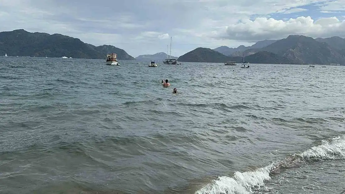 Marmaris'te yağmurda deniz keyfi