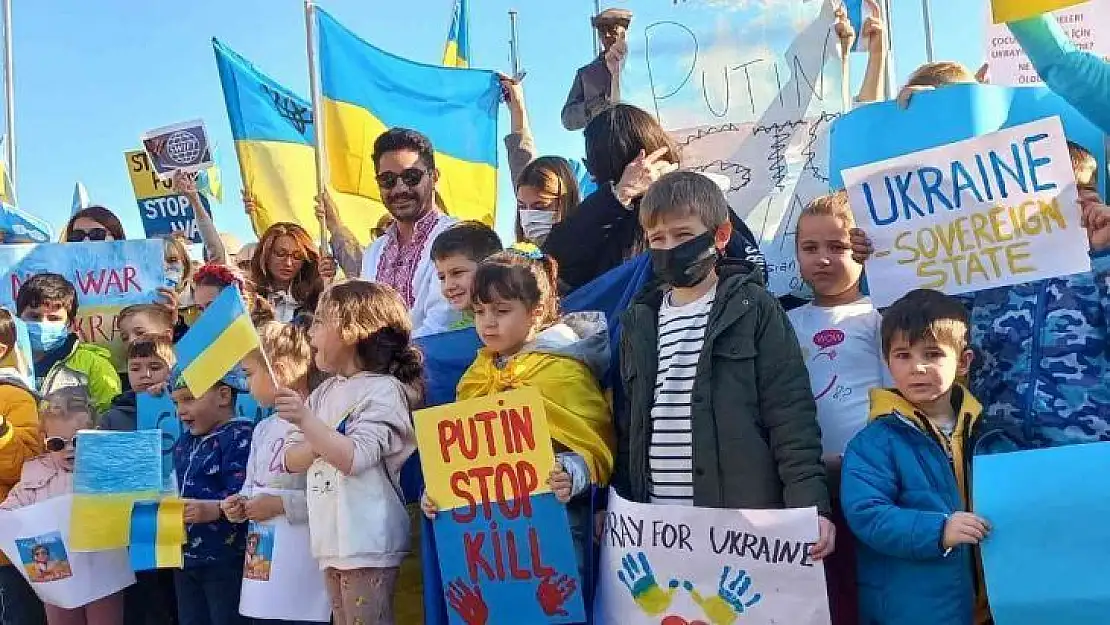 Marmaris'te yaşayan Ukraynalılardan 'Savaşa hayır' haykırışı
