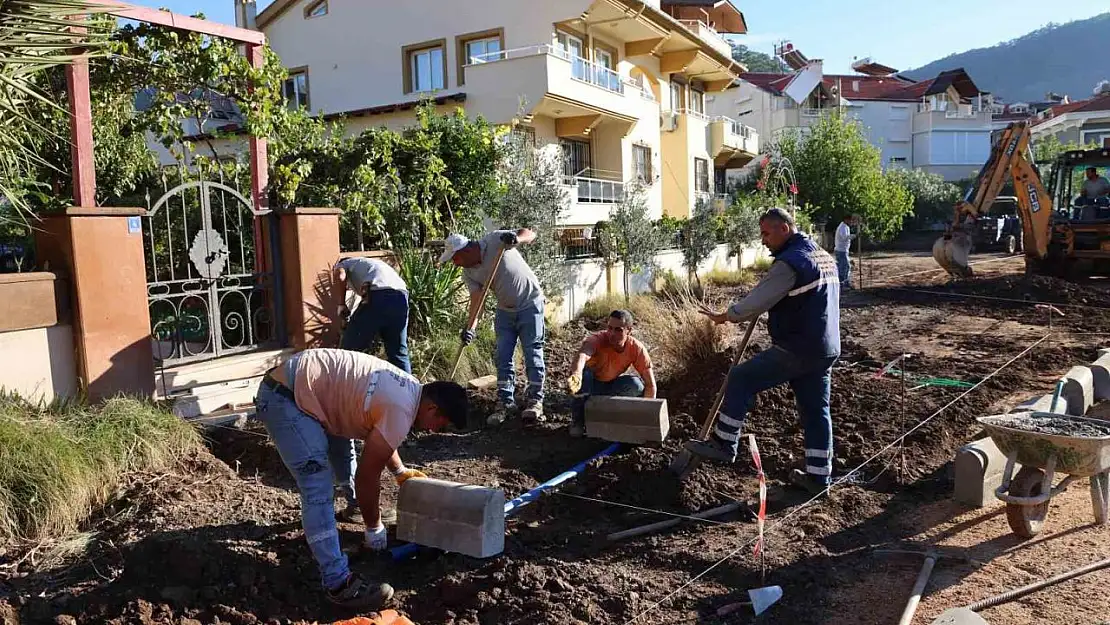 Marmaris'te yol yapım ve onarım çalışmaları hız kesmiyor