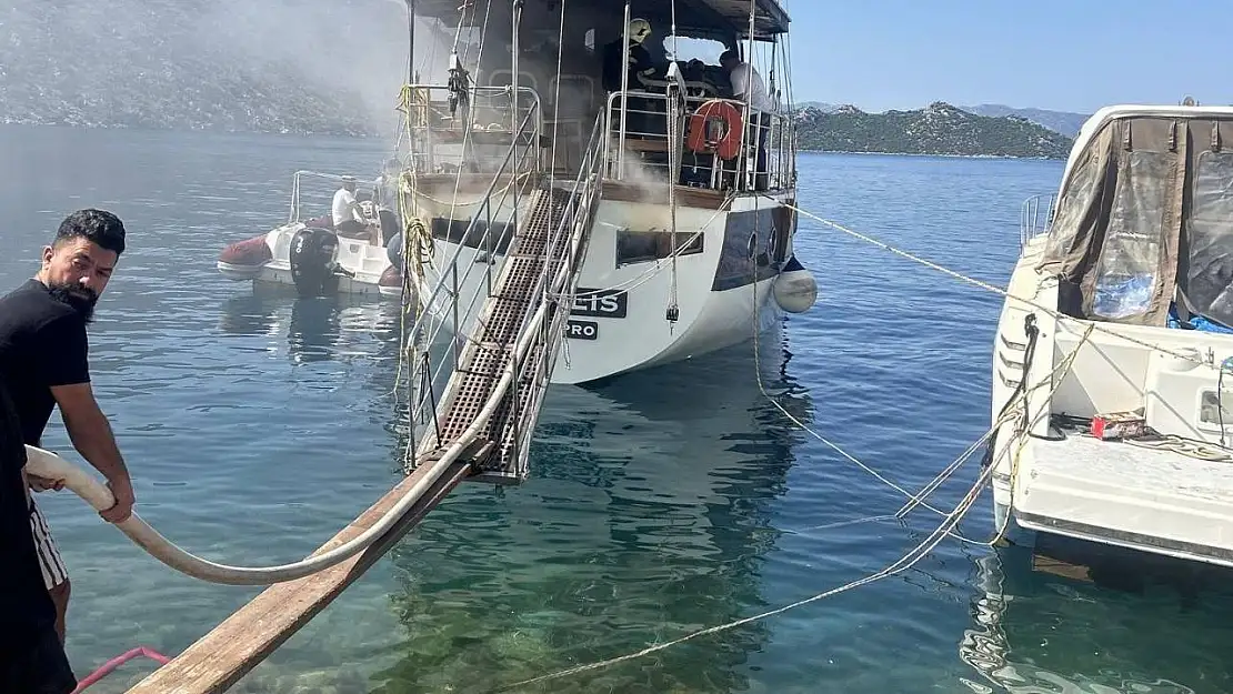 Marmaris'teki tekne yangını söndürüldü