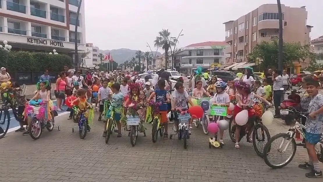 Marmarisli öğrenciler doğa için pedal çevirip dans etti