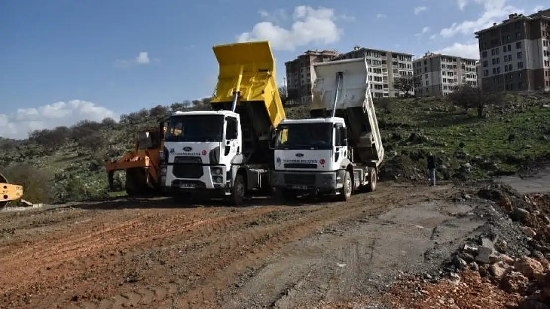 MCBÜ TOKİ yolundaki düzenleme çalışması sürüyor
