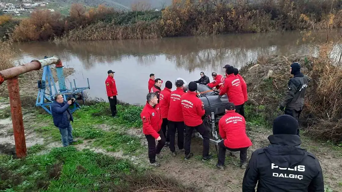 Menderes Nehri'ne düşen kişiyi bulmak için ekipler seferber oldu