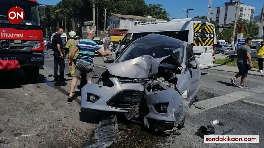 Menemen'de feci kaza: 1'i ağır 4 yaralı