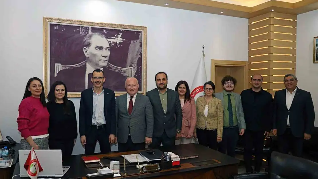 Menteşe Belediyesinden Tıp öğrencilerine tiyatro eğitimi