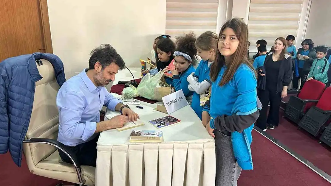 Menteşe'nin kitap kurtları yazar Işık ile buluştu