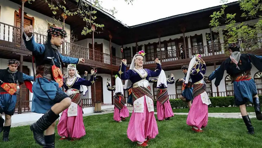 Merkezefendi'de halk oyunları kurslarına başvurular başladı