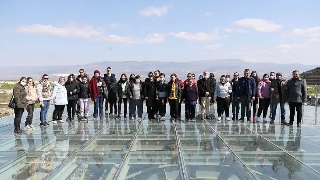 Merkezefendili özel bireyler, özel günde Laodikya'yı gezdi