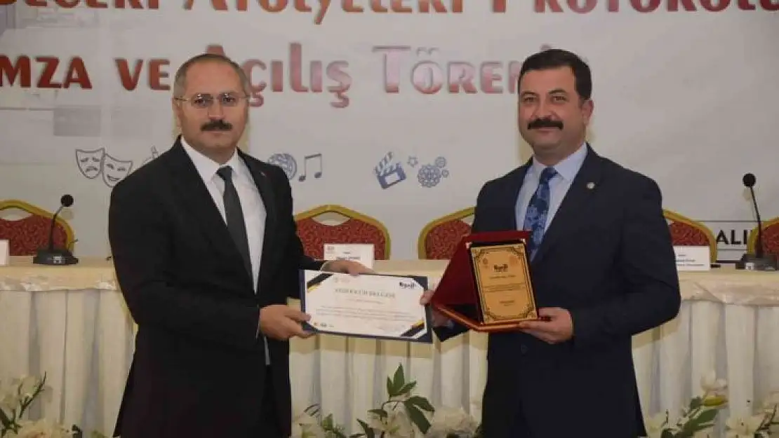 MHP'ye 'Tasarım Beceri Atölye'sine katkı plaketi