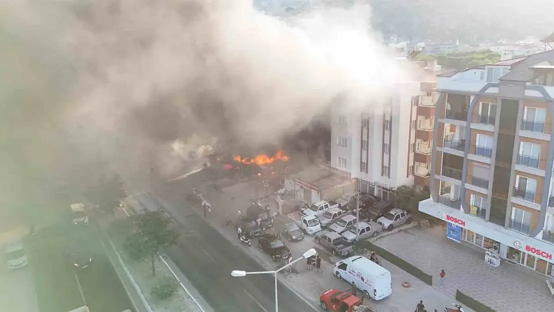 Milas'ta çıkan yangında iş yeri küle döndü