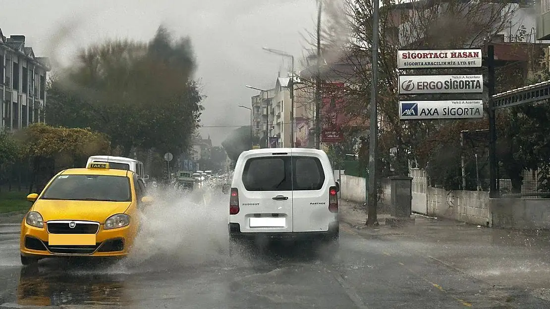 Milas'ta sağanak yağış etkili oldu
