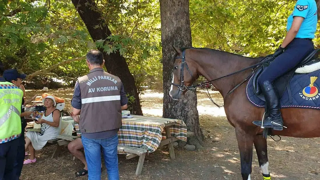 Milli Park'ta ziyaretçiler çevre konusunda bilgilendirildi