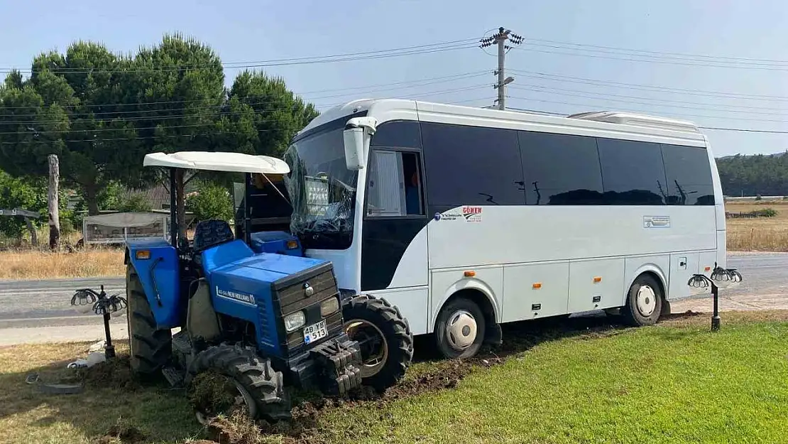 Minibüs traktöre çarptı: 1 yaralı