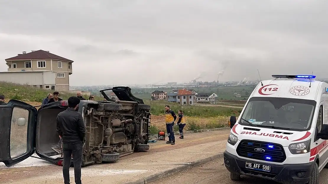 Minibüsün takla attığı anlar kamerada: 3 yaralı