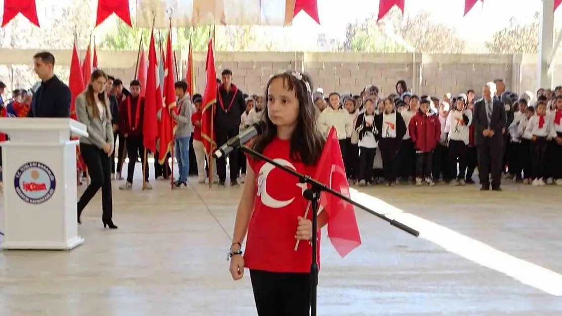 Minik Emine, 'Bugün' şiirini okurken gözyaşlarına hakim olamadı