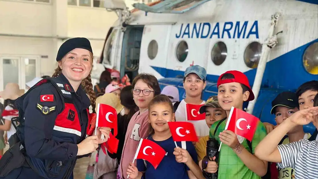 Minikler helikopter üssünde unutulmaz bir gün geçirdi