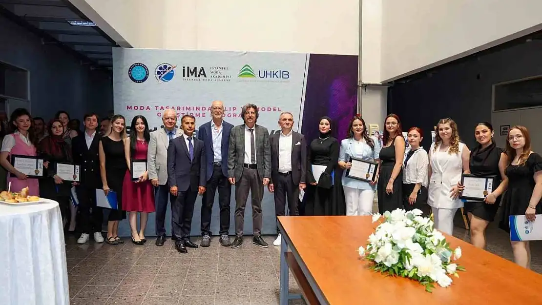 Moda Tasarımında Kalıp ve Model Geliştirme Programı yeni mezunlarını verdi