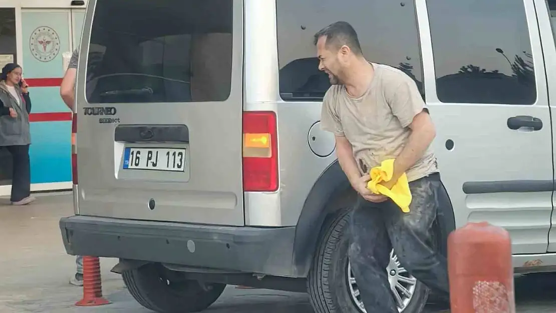 Motorlu testere ile elini kesti