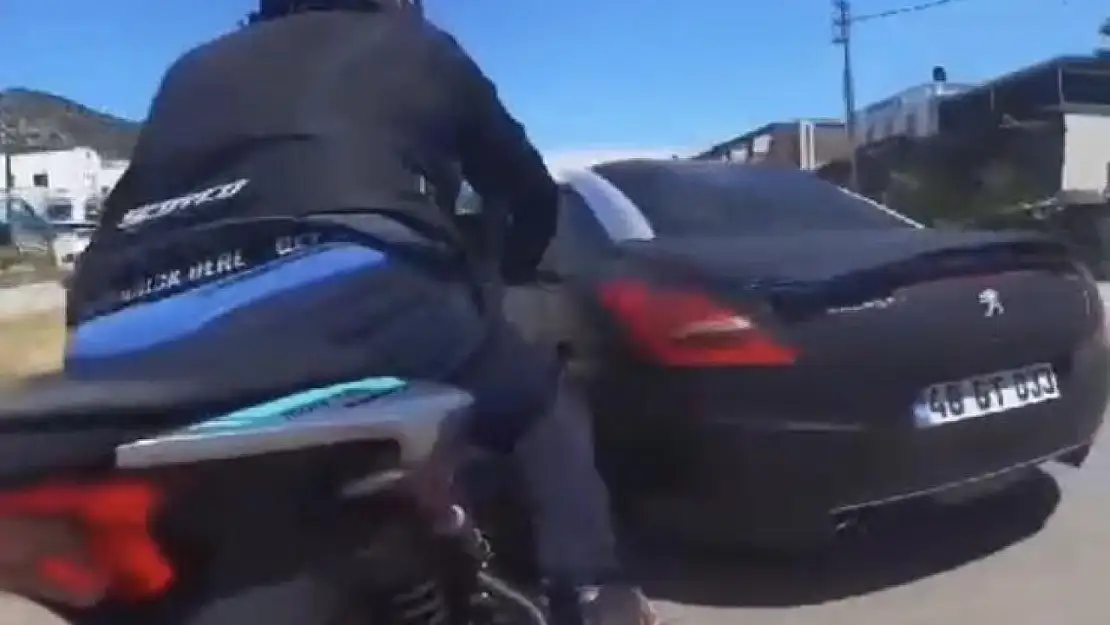Motosiklet sürücüsünün metrelerce sürüklendiği kaza aksiyon kamerasına yansıdı