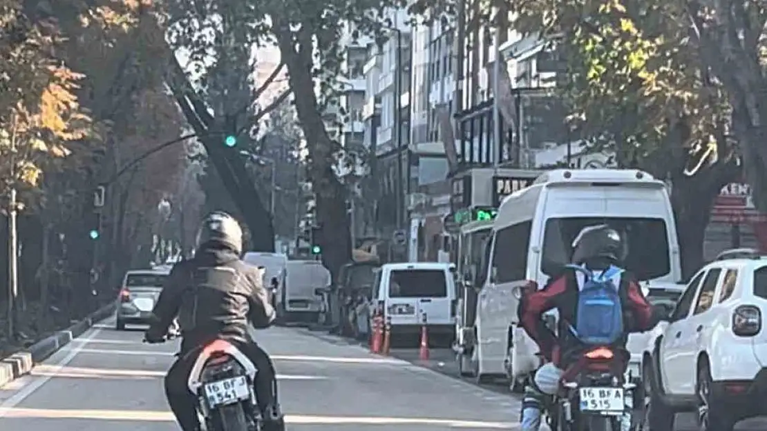 Motosiklet üzerinde dans edip trafiği tehlikeye attı cezadan kaçamadı