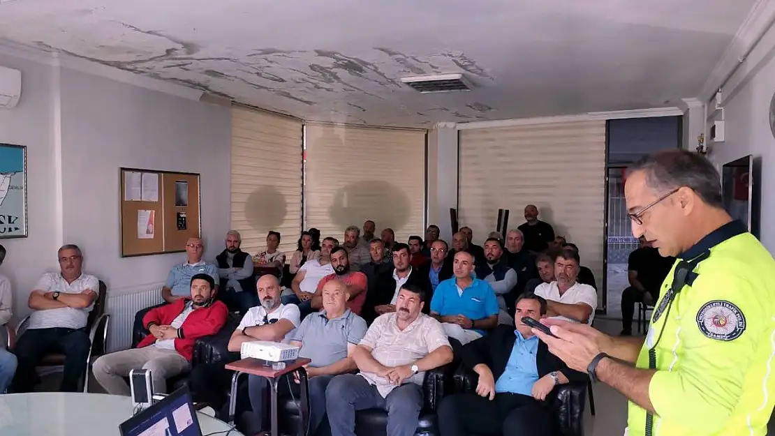 Mudanya'da servisçilere trafik polisinden seminer