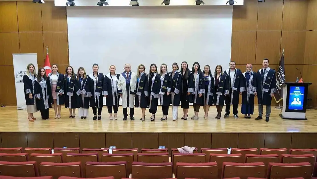 Mudanya Üniversitesi'nde öğrenciler beyaz önlükleriyle mesleğe ilk adımını attı