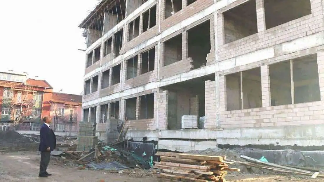 Müdür Başyiğit, okul inşaatlarında incelemelerde bulundu