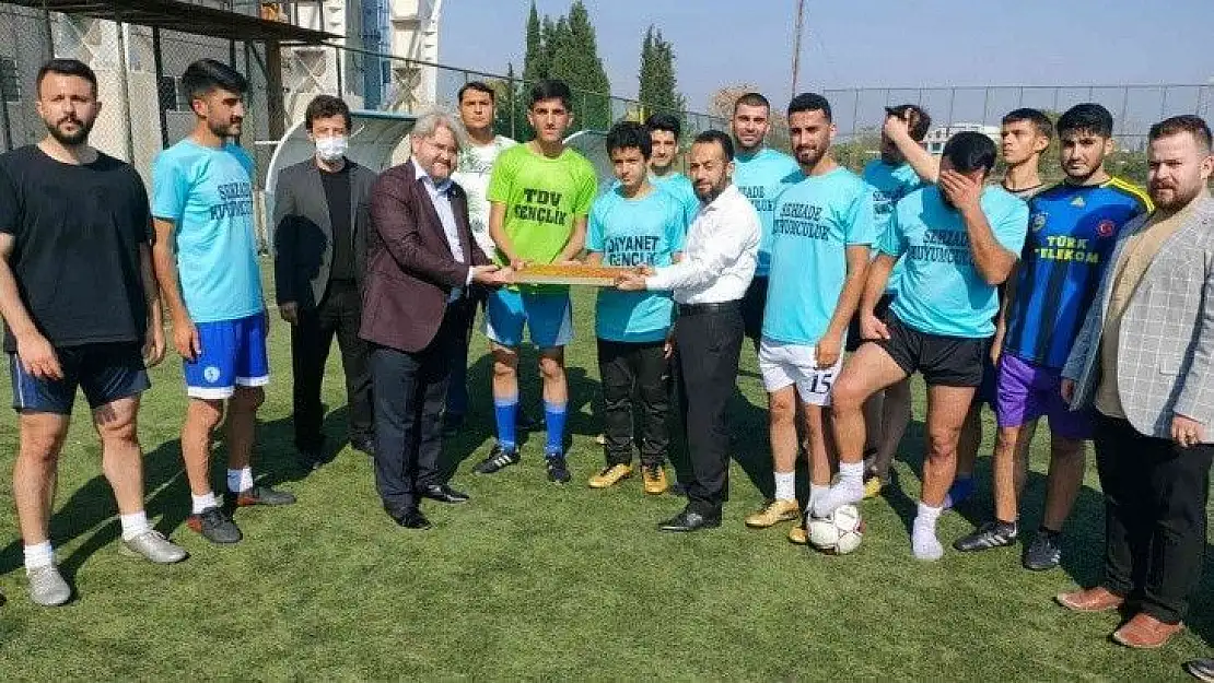 Müftü Soykök'ten futbolculara baklava ikramı