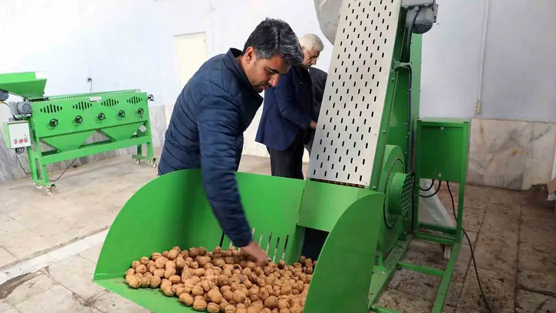 Muğla Büyükşehir'den Ceviz üreticisine ekipman desteği