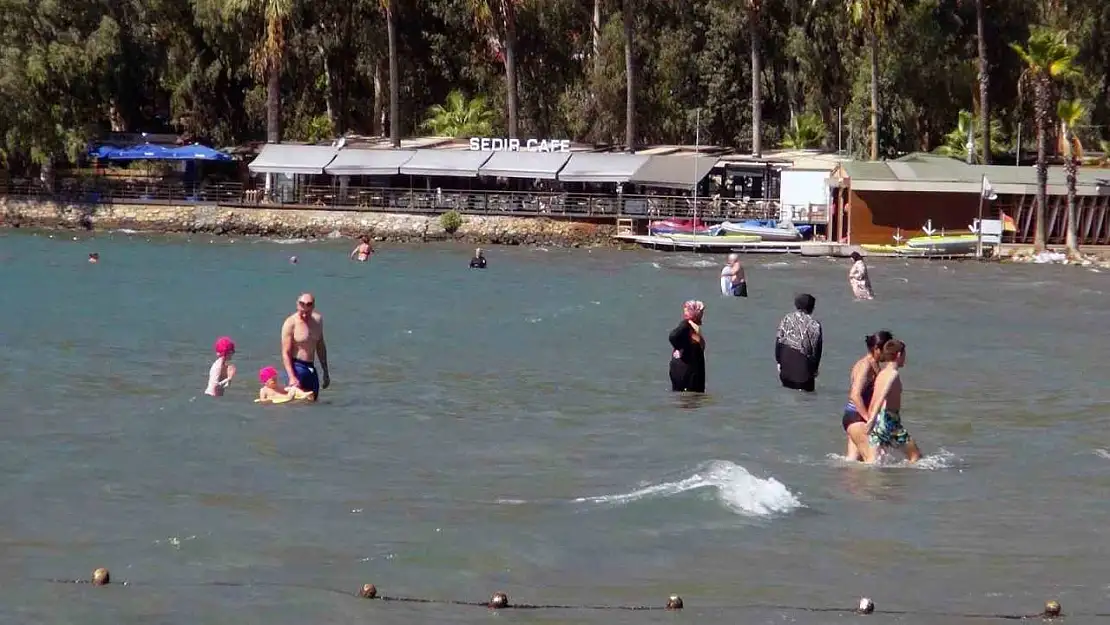 Muğla'da deniz, kum, güneş keyfi devam ediyor