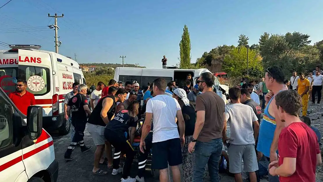 Muğla'da işçi servisi ile itfaiye aracı çarpıştı: 8 yaralı