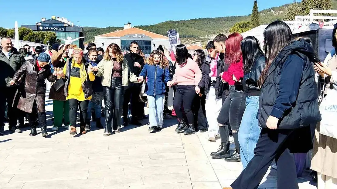 Muğla'da Karadeniz rüzgarı: Horon ve zeybek aynı sahnede