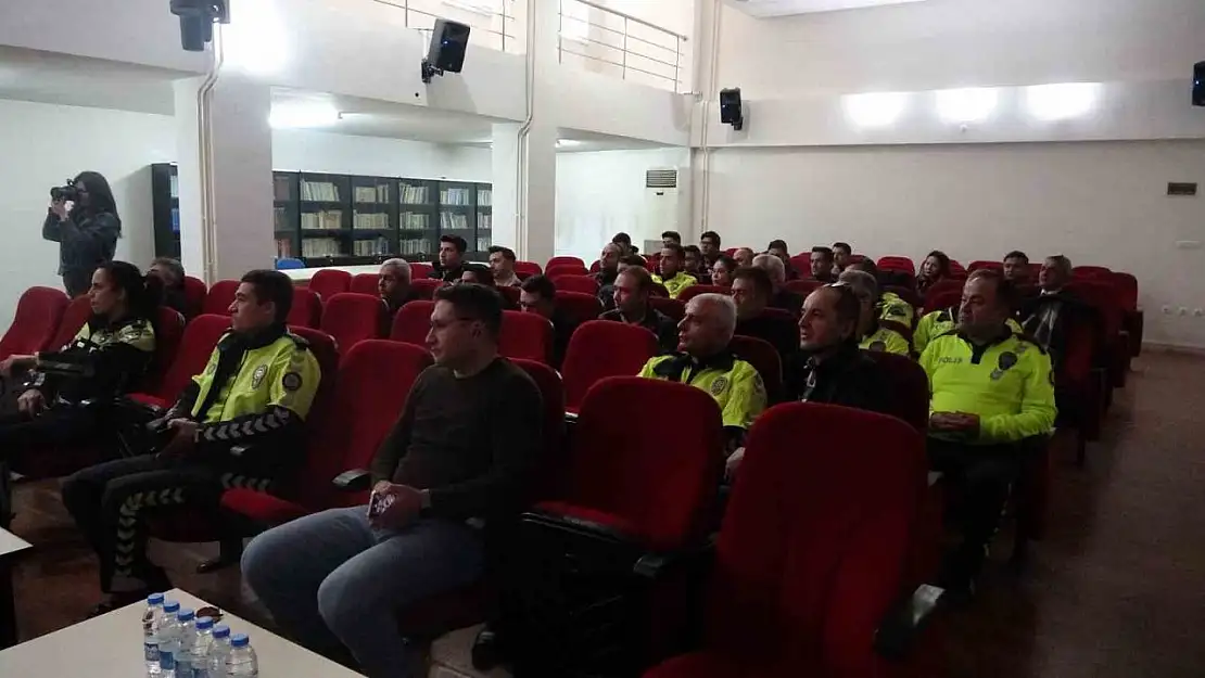 Muğla'da trafik polislerine halkla ilişkiler ve iletişim eğitimi verildi