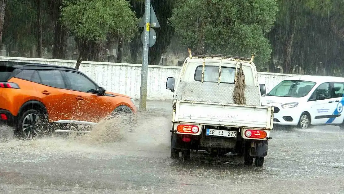 Muğla'da yaz yağmuru etkili oldu