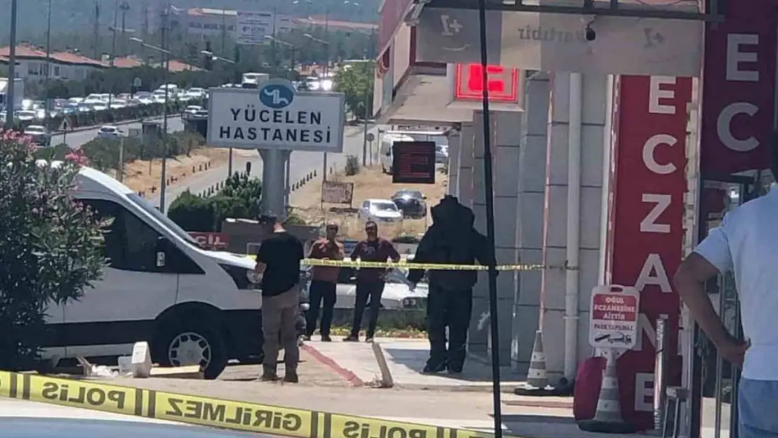 Muğla'da yol kenarında bulunan 2 valiz paniğe neden oldu