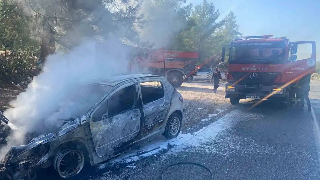 Muğla'daki yangında otomobil küle döndü