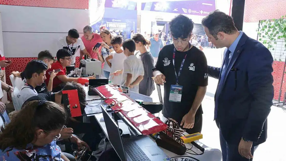 Muğla'dan binlerce öğrenci Teknofest heyecanını İzmir'de yaşadı