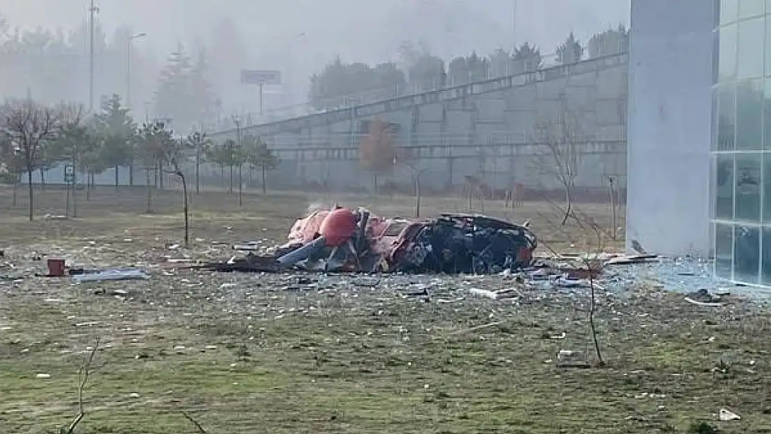 Muğla Eğitim ve Araştırma Hastanesi'ne çarpan bir helikopter, yakınındaki boş alana düştü. Ekiplerin olay yerinde çalışmaları sürüyor.