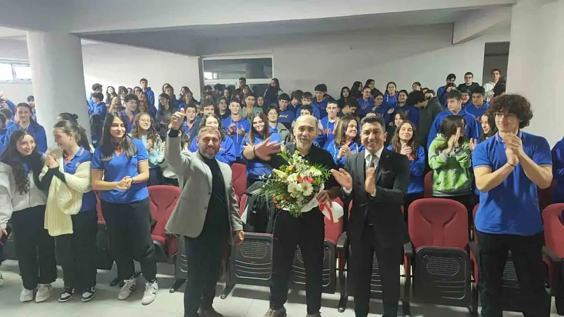 Muğla Gazi Anadolu Lisesi'nde 'İnsana Yolculuk' söyleşisi düzenlendi