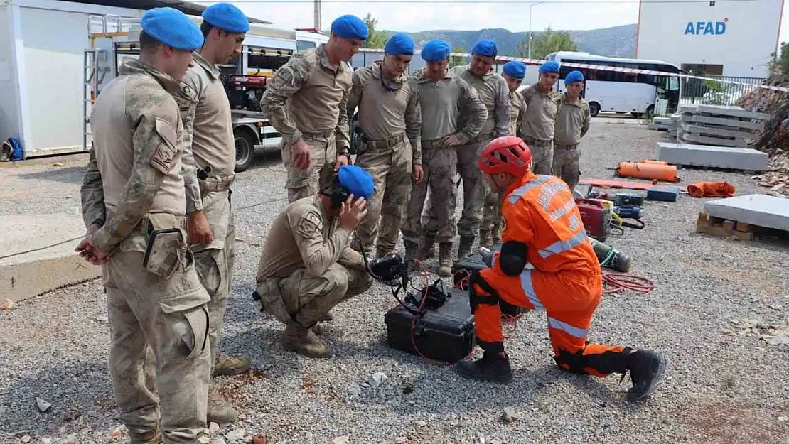 Muğla İl Jandarma Komutanlığı'nda depremde arama kurtarma eğitimi verildi