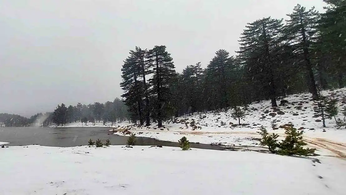 Muğla'nın yüksek dağlarına Nisan karı